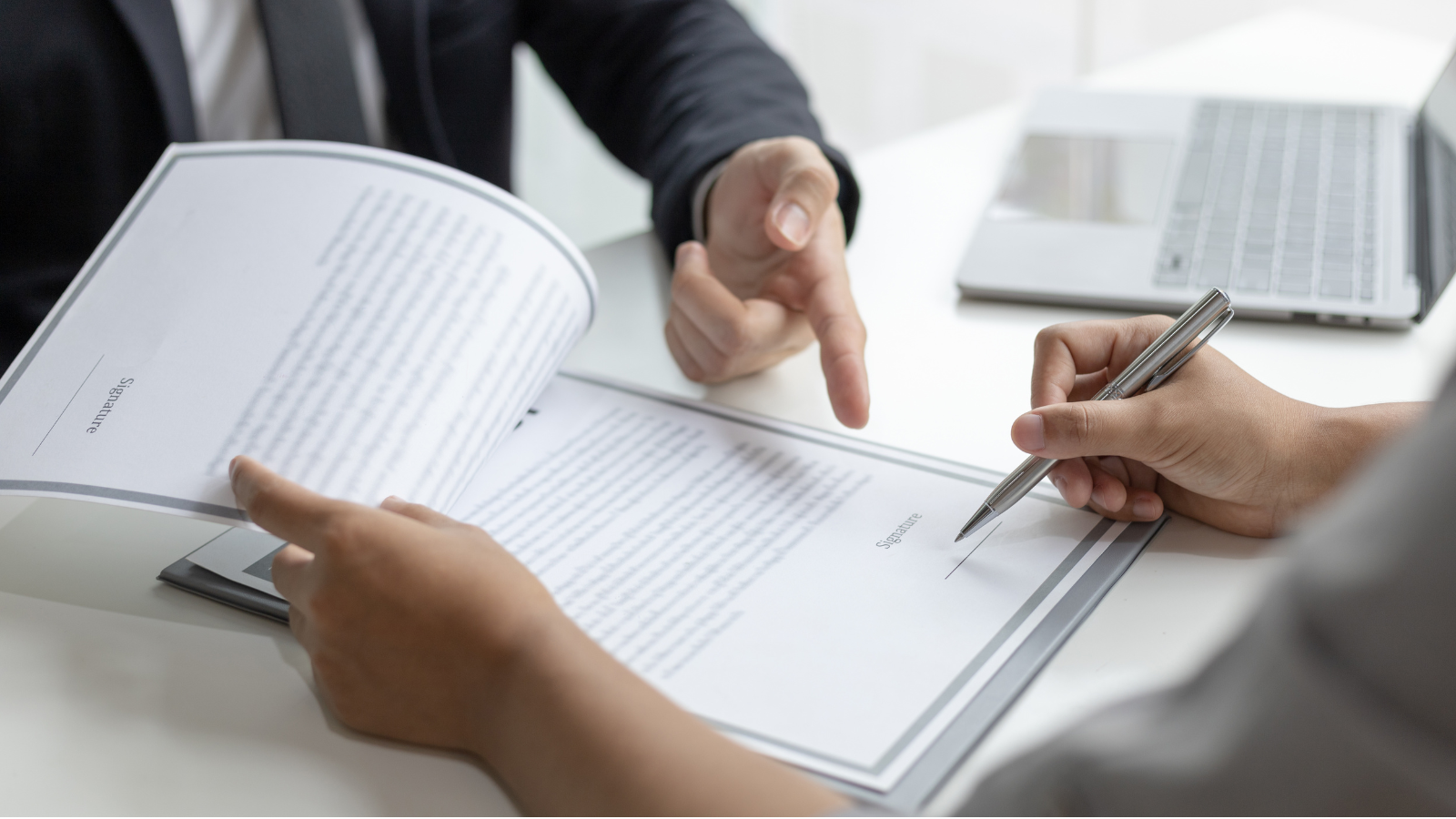 Các lợi ích khi dùng dịch vụ viết thuê báo cáo thực tập tại MBA88 như đúng deadline, chất lượng cao, hỗ trợ chuyên nghiệp