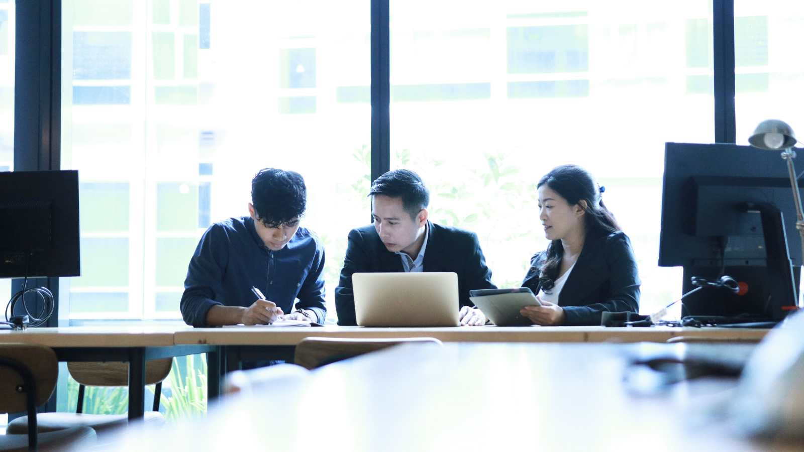 Quy trình viết báo cáo thực tập online chuyên nghiệp tại MBA88 với các bước: tiếp nhận yêu cầu, báo giá, viết bài, gửi file và chỉnh sửa miễn phí