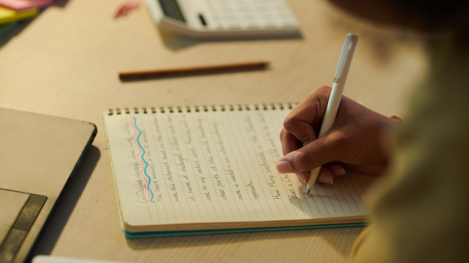 Khái niệm tiểu luận văn học và vai trò của nó trong quá trình học tập của sinh viên đại học